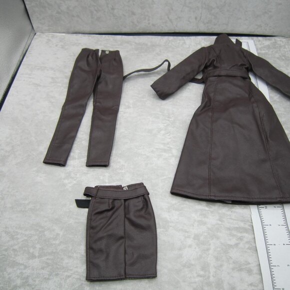 Tonner Tyler Wentworth Cognac Leather 3pc Set, for 16" Fashion Doll - Picture 9 of 12